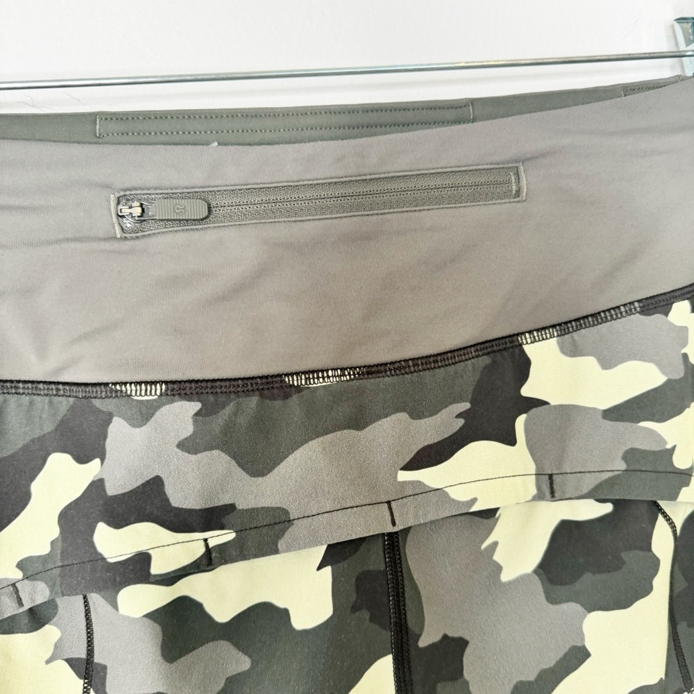 Lululemon Hotty Hot Low-Rise Short 2.5" Size 6 Tall Heritage
365 Camo - Picture 3 of 6